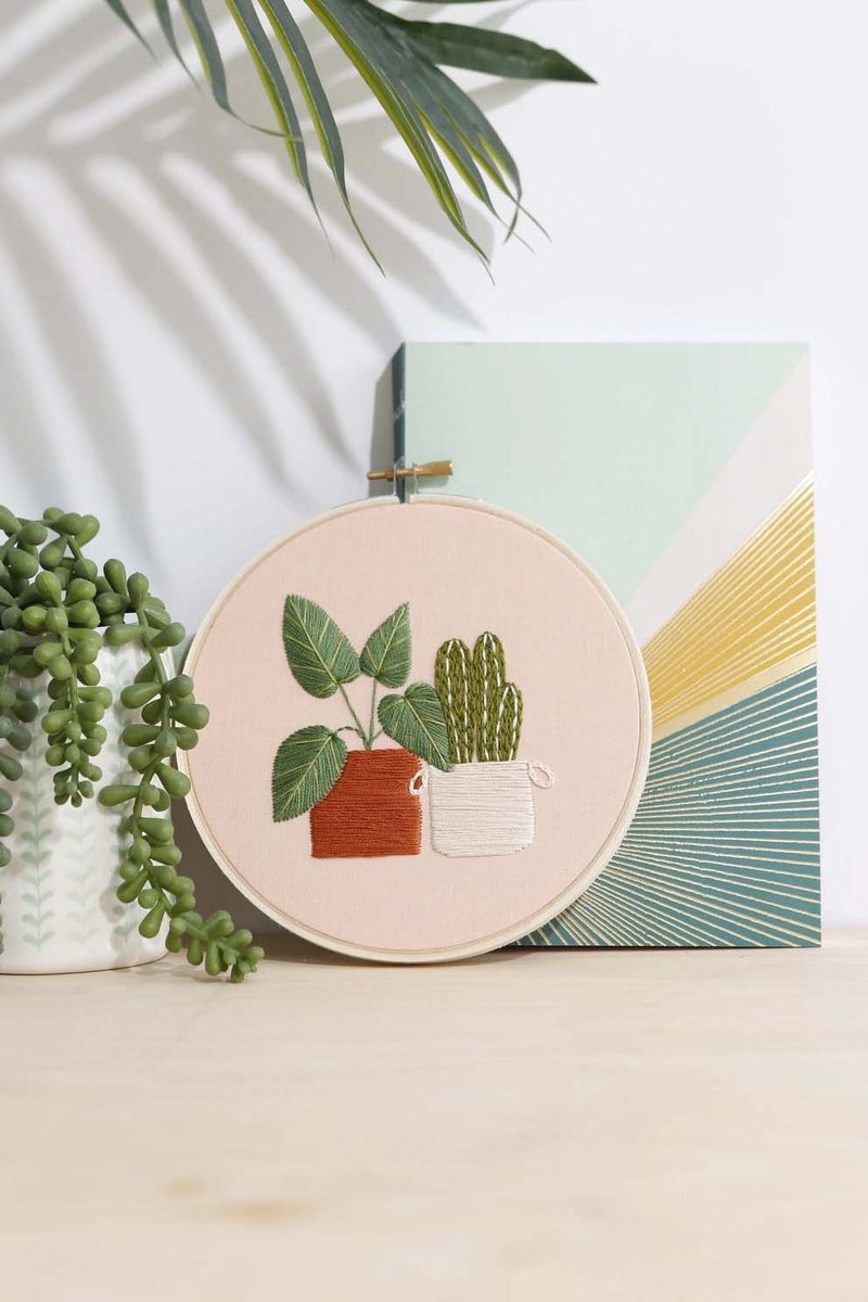 Freshly Stitched Modern Embroidery For Absolute Beginners By Celeste Johnston