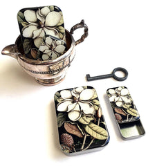 Magnolia Tin NEEDLE CASE NEEDLE ORGANIZER-Small