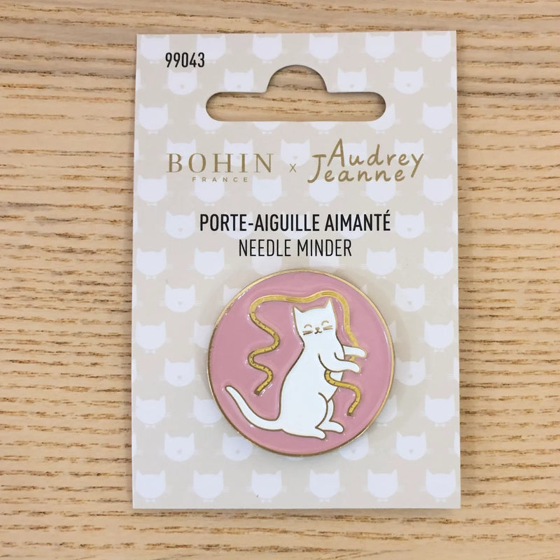 "White Cat with Tape" Cat Needle Minder Magnetic Needle Minderby Bohin