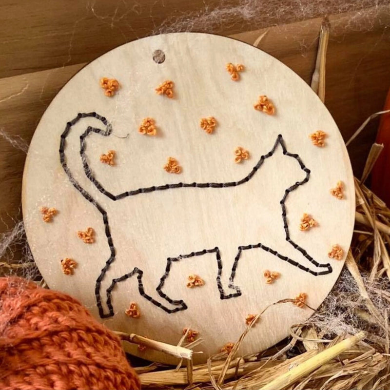 Fall & Halloween Floral Cat-Diy Wood Embroidery Kit -  EMBROIDERY KIT By HNB House Embroidery