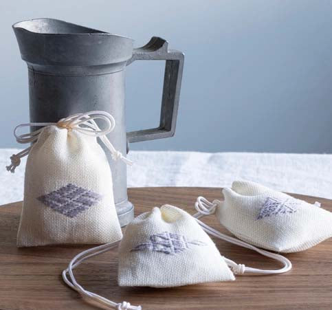 Counted Sashiko Embroidery: 31 Projects with 80 Kogin and 200 Hishizashi Patterns By Keiko Sakamoto